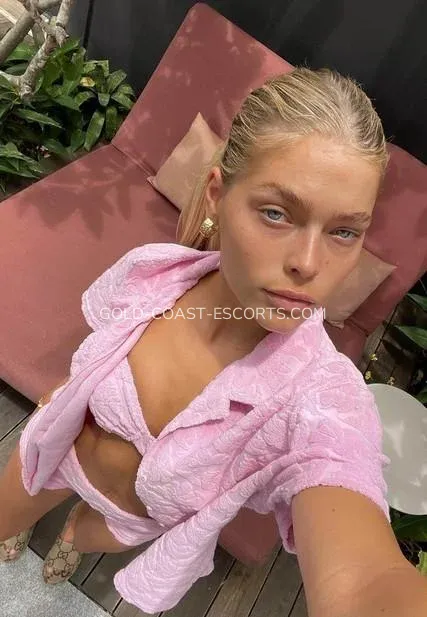 Gold Coast escorts Julia — 4